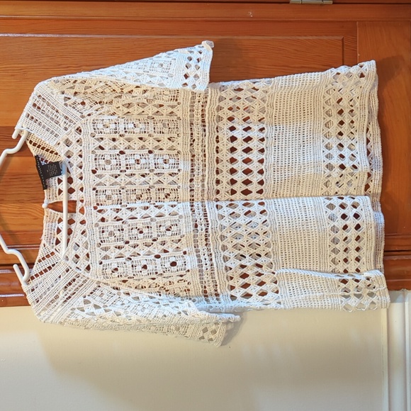 Lace T-shirt - Picture 2 of 2